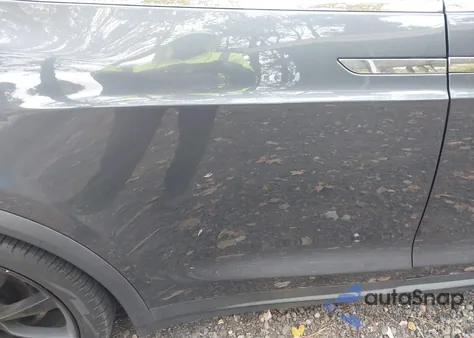 2016 Tesla Model X 60D/P100D/P90D z USA, uszkodzony, nr VIN 5YJXCAE43GF001193